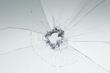 Background with broken glass texture | Free stock photo | High Resolution image