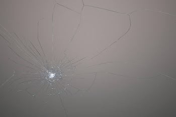 Background with cracked glass texture | Free stock illustration | High Resolution graphic