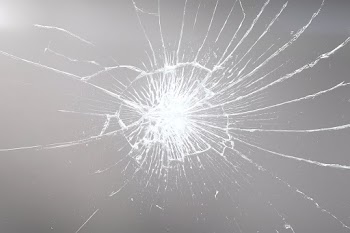 Background with cracked glass texture | Free stock photo | High Resolution image