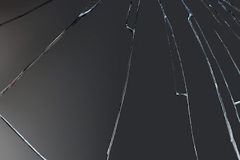 Background with cracked glass texture | Free stock photo | High Resolution image