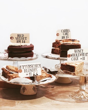 Bake Pastry on Short-stem Cake Tray
