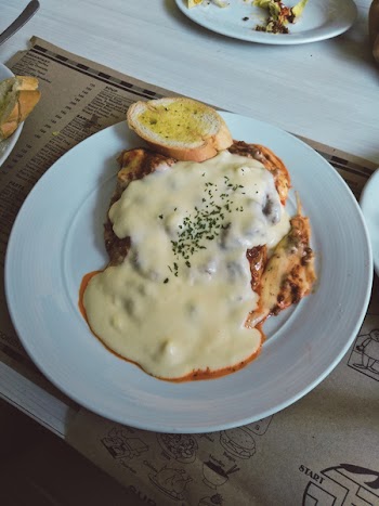 Baked Mac With White Sauce on Plate