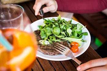 Barbequed beef steak with greens 