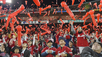Baseball: Johnson pitches Carp to Game 2 victory