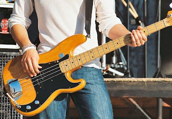 bassplay.jpg
