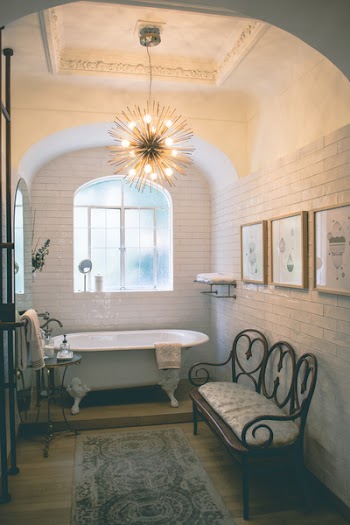 Bathroom Room With Pendant Lamp And Area Rug