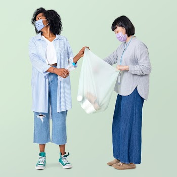 Beach cleanup volunteer during the new normal | Free stock photo | High Resolution image