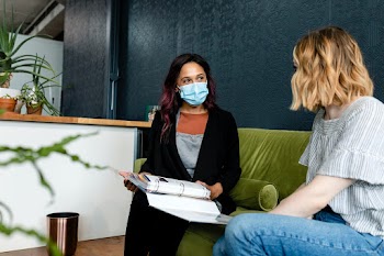 Beautician giving a beauty consultation  | Free stock photo | High Resolution image