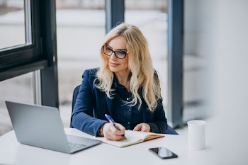 Beautiful business woman at the office Free Photo