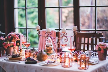 Beautiful Christmas Table Setting