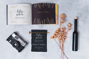 Beautiful wedding card mockup Free Psd