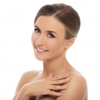 Beautiful woman with perfect skin Free Photo