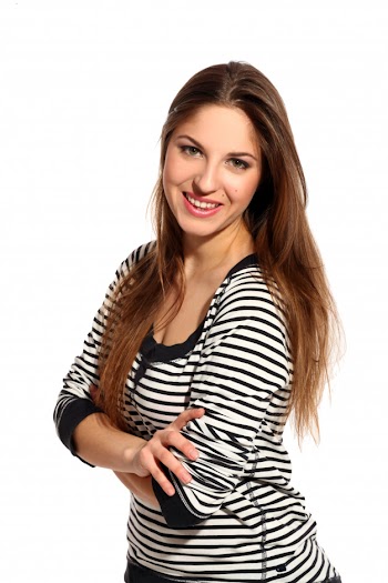 Beautiful young woman with long hair Free Photo