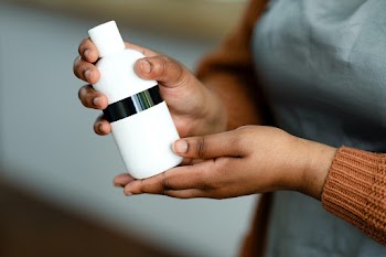 Beauty product bottle being carried  | Free stock photo | High Resolution image