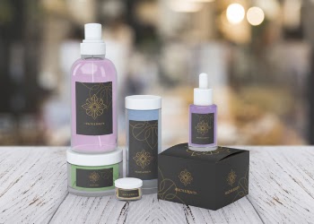 Beauty products mockup on blurred background Free Psd