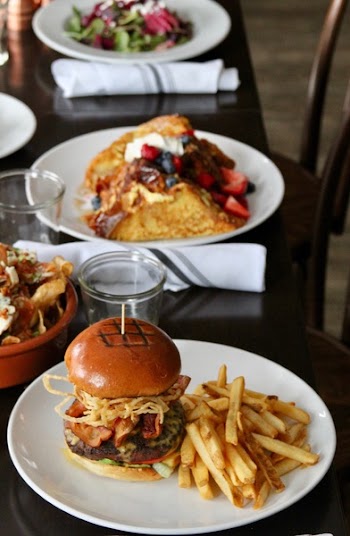 Beef burger brunch 