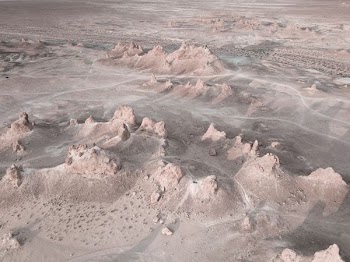 beige sand during daytime