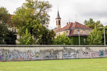          Berlin Wall Graffiti Free Photo     