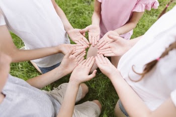 Best friends making a flower with their hands Free Photo