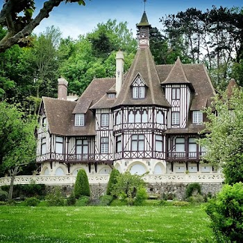 Big old house | Free Photo - rawpixel