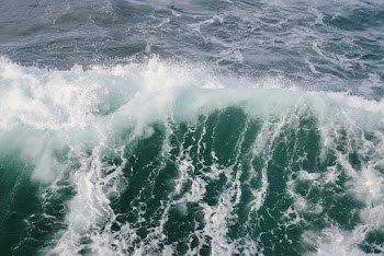 Big Waves Crashing