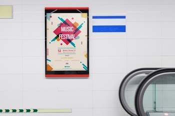 Billboard mockup in subway station Free Psd