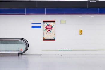 Billboard mockup in subway station Free Psd