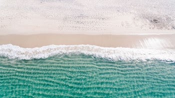 bird's-eye photography of body of water near shore