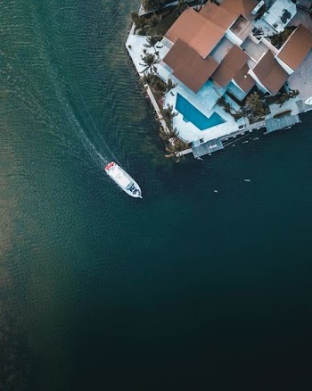 bird's eye view of boat on body of water