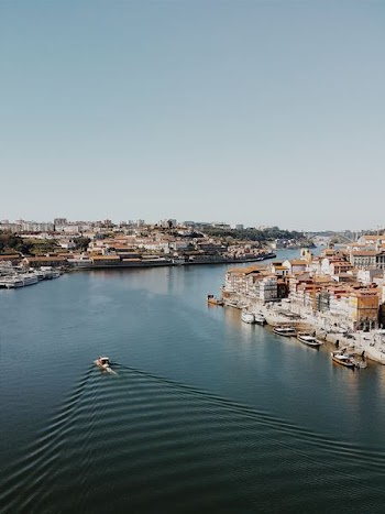 bird's eye view photography of boat on body of water