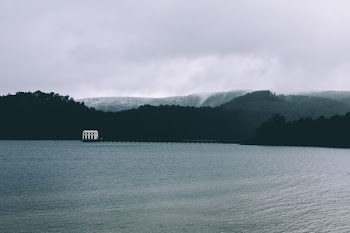 bird's-eye view photography of body of water