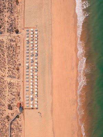 birds eye view photography of white house near seashore