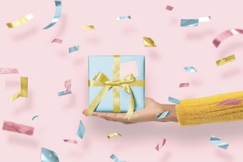 Birthday gift box, pink background | Free Photo - rawpixel