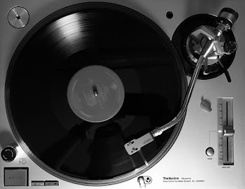          Black & White Turntable Free Photo     