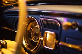 Black and Chrome Classic Analog Speedometer