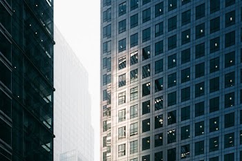 black and gray city building