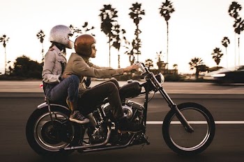 black and gray cruiser motorcycle
