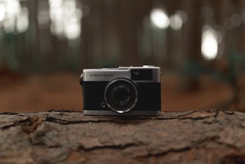 Black and Gray Slr Camera