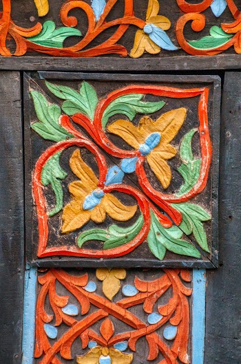 Black And Green Floral Wooden Decor