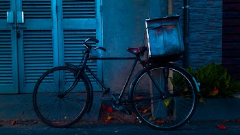 Black and Red Commuter Bike