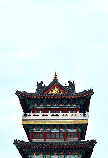 Black and Yellow Tower Photo