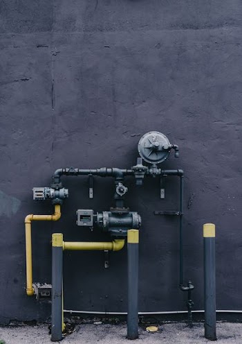 black and yellow water pump system