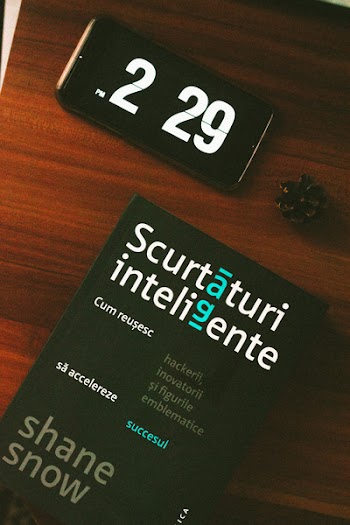 Black Android Smartphone Beside Scurtaturi Inteligente Book