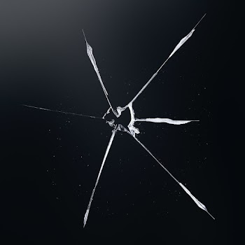 Black background psd with broken glass effect | Free stock illustration | High Resolution graphic