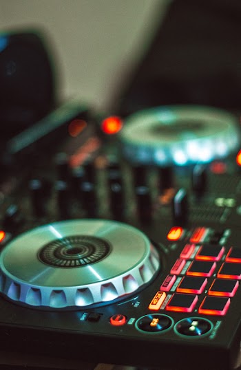Black Disc Jockey Turntable