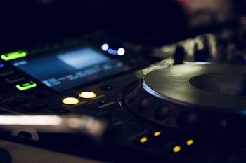 black DJ controller