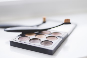 Black Makeup Brush With Palette