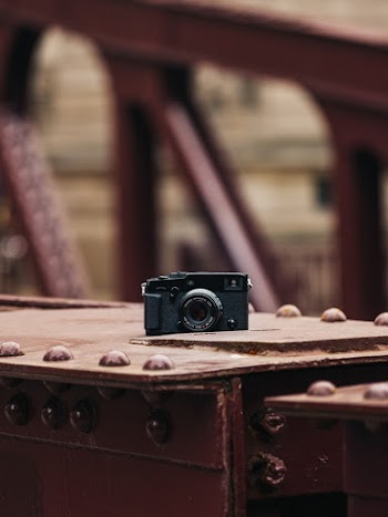 Black Point and Shoot Camera 