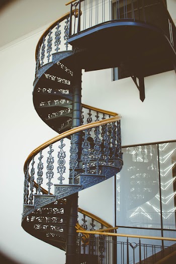 Black Staircase 
