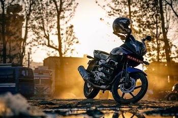black standard motorcycle